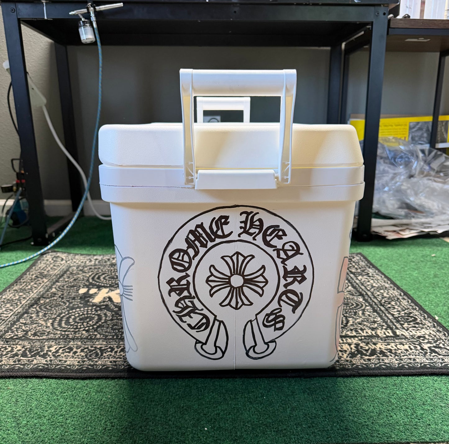 1OF1 Veeze airbrushed Cromehearts Cooler