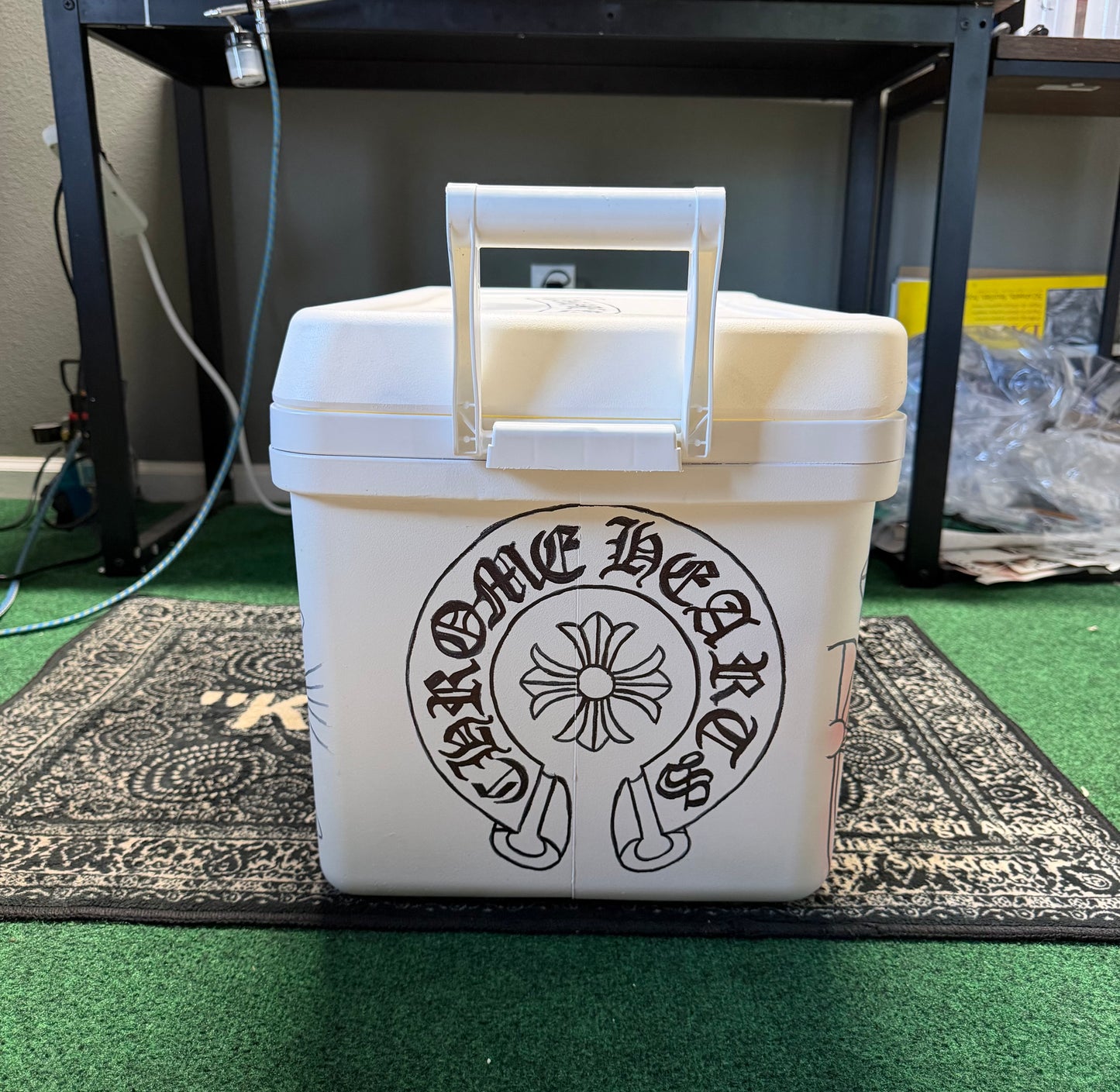 1OF1 Veeze airbrushed Cromehearts Cooler